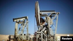 Pumpa u Monterey Shale, California, April 29, 2013. 