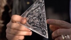 时报广场水晶球降落仪式迎接新年来临