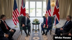 特朗普总统于2025年7月28日在苏格兰特恩伯里的特朗普特恩伯里高尔夫球场与英国首相斯塔默举行双边会议。