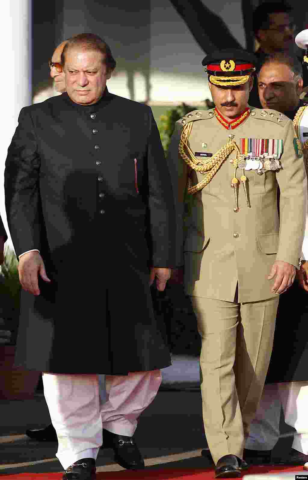 Pakistan&#39;s newly elected Prime Minister Nawaz Sharif, formally elected by parliament on June 5, 2013, again called for an end to U.S. drone strikes aimed at militants which many view as a breach of Pakistan&#39;s sovereignty.