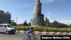 Faayilii - Adabaabaayii Summudaa, Hawaasaa