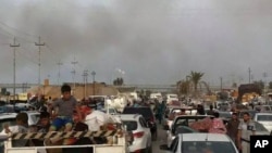 Yetkililer, Ramadi’deki durumu “felaket boyutlarında” diye tanımlarken yaklaşık 2 bin aile, evlerini terk ederek, Bağdat’ın güney ve doğusundaki banliyölere sığındı. Bazı görgü tanıkları Ramadi’nin şimdiden hayalet kente döndüğünü söylüyor.