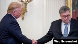 Rais wa Marekani Donald Trump na mwanasheria mkuu William Barr