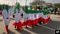 Dubartoota kabaja oggaa 25ffaa walabummaa Somaalilaand irratti hirmaatan, Hargeessaa, Caamsaa 18, 2016.