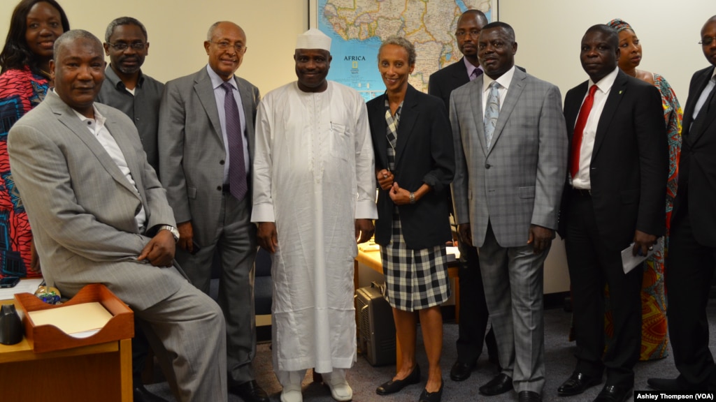 Kakakin Majalisar Wakilan Najeriya Aminu Waziri Tambuwal Ya Ziyarci Murya Amurka, Disamba 9, 2013.