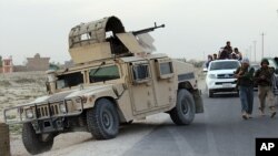 阿富汗保安部队在喀布尔以北的城市昆都士巡逻。 （2015年9月29日） 