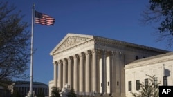 مچ مکانل رهبر جمهوریخواهان در سنای آمریکا امروز با هم حزبی‌های خود در یک مراسم درباره انتخابات پشت درهای بسته دیدار کرد. برخی از جمهوریخواهان از تبریک به جو بایدن خودداری کردند و خواستار پیگیری شکایت های پرزیدنت ترامپ شده‌اند. 