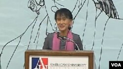 Aung San Suu Kyi berpidato di American University, Washington DC (20/9).