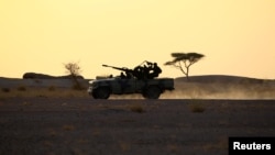 Des soldats du Polisario à Bir Lahlou, dans le Sahara occidental, le 9 septembre 2016 