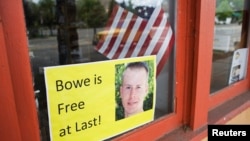 Tanda dukungan bagi Sersan Angkatan Darat Bowe Bergdahl terlihat di Hailey, Idaho (1/6). 