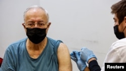 Stariji od 60 godina mogu da prime četvrtu dozu vakcine u Izraelu.