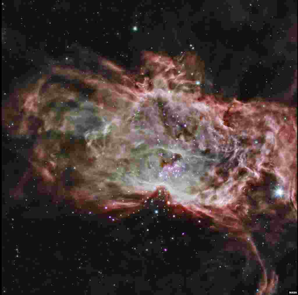 NGC 2024, atau disebut juga Nebula Api, adalah salah satu awan antarbintang&nbsp;yang terdiri dari debu, gas, dan&nbsp;plasma&nbsp;yang tampak seperti menyala, berjarak&nbsp;1.400 tahun cahaya dari Bumi (hasil foto dari teleskop antariksa Spitzer NASA).