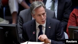 যুক্তরাষ্ট্রের পররাষ্ট্রমন্ত্রী অ্যান্টনি ব্লিংকেন নিউইয়র্কে জাতিসংঘ সদর দপ্তরে ইসরাইল ও হামাসের মধ্যে সংঘাত নিয়ে নিরাপত্তা পরিষদের এক বৈঠকে বক্তব্য রাখছেন। (২৪ অক্টোবর, ২০২৩)