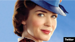 امیلی بلانت در نقش مری پاپینز