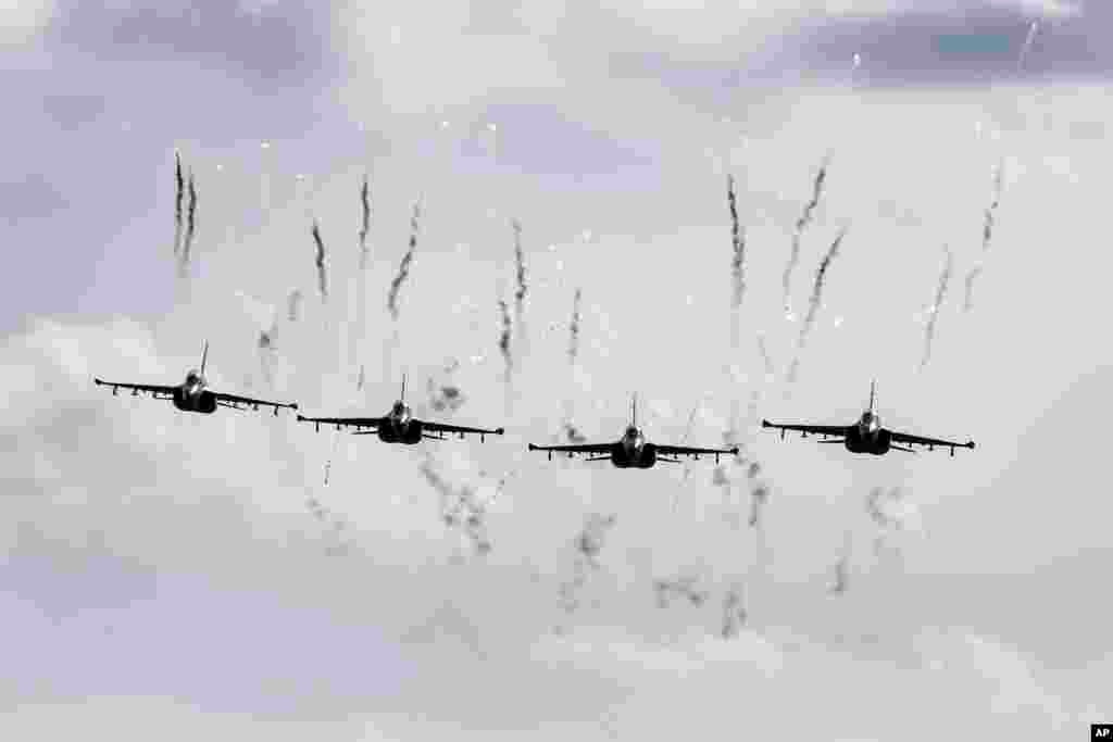 យន្តហោះ​យោធា​នៃ​ប្រទេស​បេឡារុស​ហោះ​ក្នុង​ការហ្វឹកហាត់​សមយុទ្ធក្បែរ​ភូមិ Volka ដែល​មាន​ចម្ងាយ​២០០គីឡូម៉ែត្រ​ភាគ​និរតី​ពី​ទីក្រុង​ Minsk។