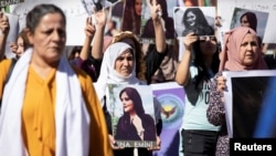 Jinên Kurd kuştina Jîna Amînî li bajarê Qamişlo şermezar dikin