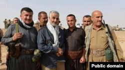 مخیر افراد کی جانب سے سڑکوں پر مستحق افراد کے لئے مفت افطار کا اہتمام کرنے کی روایت اب بھی قائم ہے