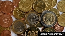 .Фото: латвійські Євро (AP Photo/Roman Koksarov)