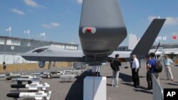 在巴黎航空展展出的中国翼龙二型无人机。（2017年6月18日）