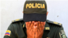 Un oficial de policía se muestra consternado durante una vigilia en honor a los policías asesinados en un ataque en Barranquilla, Colombia, el 28 de enero de 2018© AFP