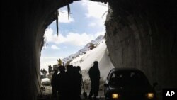 روزانه حدود ۵۵۰۰ وسایط نقلیه در مسیر سالنگ رفت و آمد دارند.