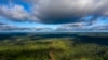 Vue aérienne de la route Transamazonica (BR-230) près de Medicilandia, État de Para, Brésil le 13 mars 2019 (photo de Mauro Pimentel / AFP)