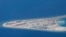 从菲律宾空军C-130运输机上可以看到中国在南中国海斯普拉特利群岛上的建筑，以及在其人造的渚碧礁上一个飞机跑道。（２０１７年４月２１日图片）