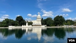 资料照片：国会大厦与倒映池。(2025年7月15日)