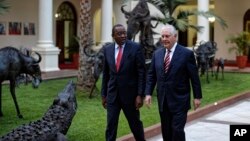Sakataren Harkokin Wajen Amurka, Rex Tillerson, tare da Shugaban Kenya Uhuru Kenyatta.
