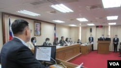 台湾立法院外交及国防委员会2021年4月12日质询的情形（美国之音张永泰拍摄）