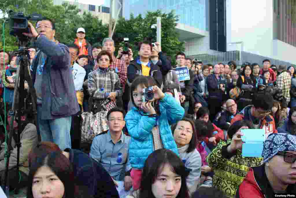 香记协星期天下午发起“企硬反灭声，撑言论自由”的游行10 (香港记者协会脸书图片)