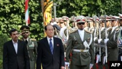 비동맹운동 정상회의에 참석한 김영남(우측) 북한 최고인민회의 상임위원회 위원장을 영접하는 마무드 아마디네자드 이란 대통령