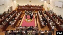 Parlamento retoma sessões