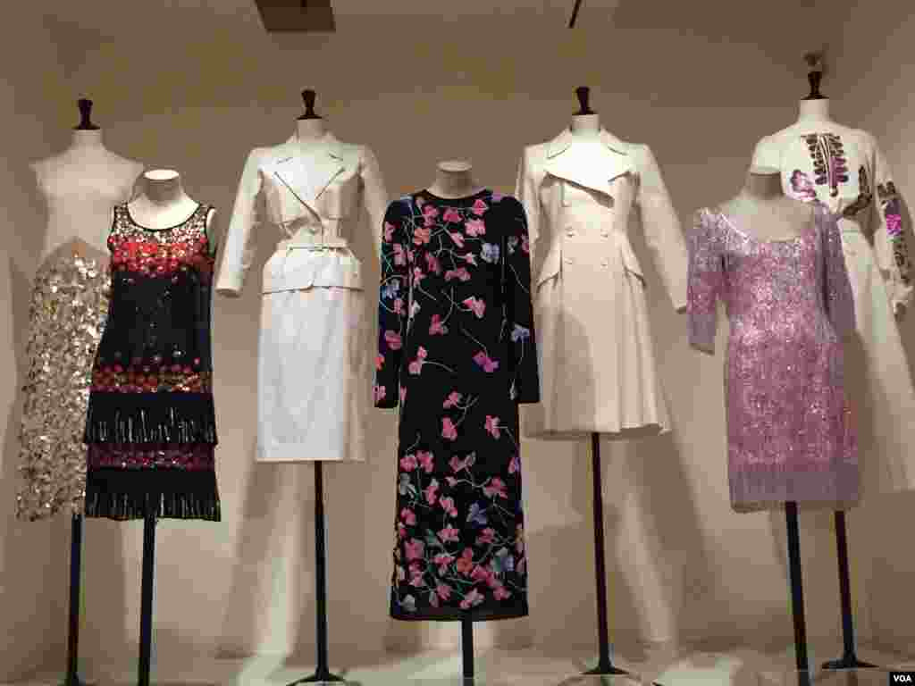 نمایشگاه تاریخچه ایو سن لوران طراح مد فرانسوی