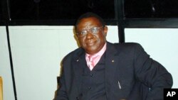 Koloneel Tiyoo-nest Bagoo-soraa (Suuraa faayilii)