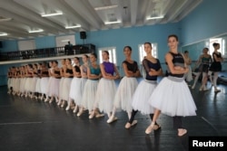 Ballet dancers practice at a ballet's school in Havana, Cuba, August 18, 2022. (REUTERS/Alexandre Meneghini)