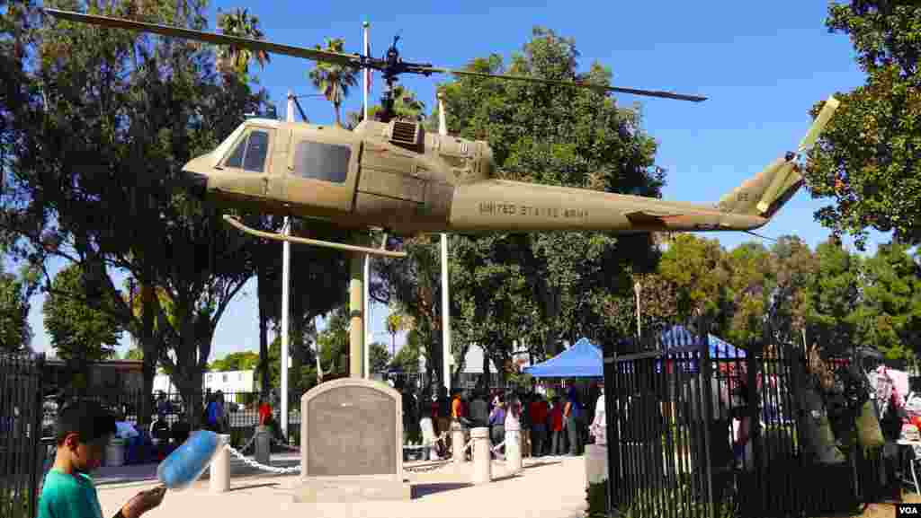 战争纪念碑上纪录当地阵亡将士（美国之音国符拍摄）