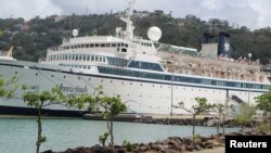 CNN reportó que el barco abandonó Santa Lucía el jueves por la noche y datos de tráfico marítimo en internet mostraron que el navío avanzaba ya en dirección a la isla de Curaçao.