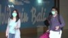 Sejumlah wisatawan China yang tengah berlibur di Bali, mengajukan perpanjangan izin tinggal. (Foto: VOA/videograb)