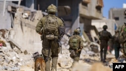 ইসরায়েলি সেনাবাহিনীর প্রকাশ করা এই হ্যান্ডআউট ছবিতে গাজায় সামরিক অভিযানের সময় ইসরায়েলি সেনাদের দেখা যাচ্ছে । ( ১৮ মে, ২০২৪)
