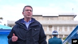 2015年11月1日美国国防部长卡特在韩国首尔对媒体发表讲话。