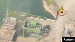 Dim posle eksplozije u hidroelektrani u Barđiju, blizu Bolonje (Foto: Vigili del Fuoco/Handout via REUTERS) 