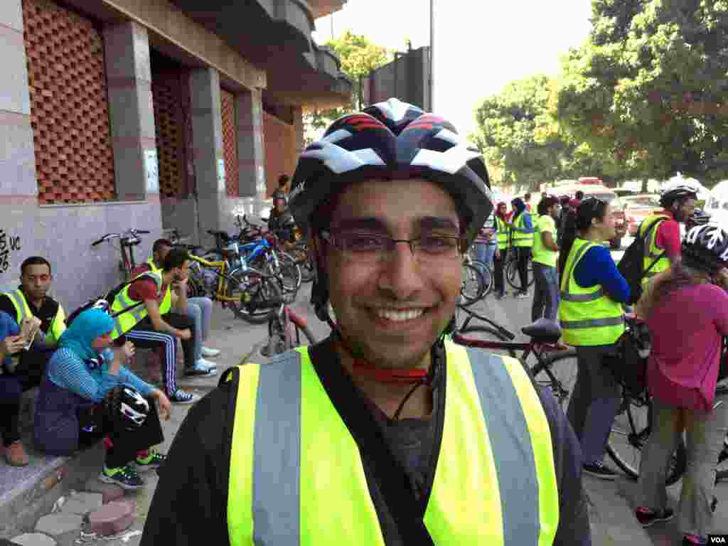The main reason I do it, I think it’s true for the majority of us, is that we want to fight pollution and traffic. Who knows? Maybe in few years you see no cars on the streets. We will all be cycling.” 27 May 2016, Cairo. (Photo: Hamada Elrasam for VOA