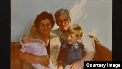 Zaim Konjhodžić sa suprugom i unukom (Izvor: Porodični album)
