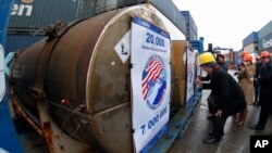 Контейнеры с ураном извлеченным из российского ядерного оружия и отправленные в США для преобразования его в топливо для американских электростанций. Ноябрь 2013.