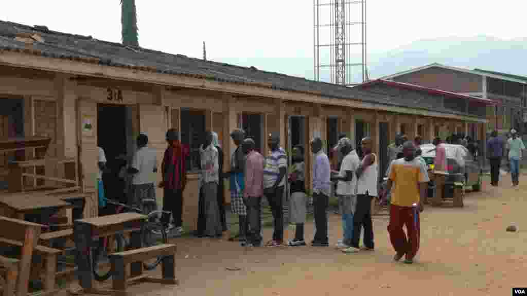 Ana gudanar da zabubbukan majalisu da kananan hukumomi a Burundi.