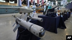 美国政府制裁涉嫌为伊朗无人机项目提供支持的中国、俄罗斯和土耳其的四家公司及七位个人。（2023年8月23日）