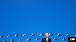 Glavni tajnik NATO-a Jens Stoltenberg drži konferenciju za novinare u sklopu sastanka ministara vanjskih poslova NATO-a o Ukrajini u sjedištu NATO-a u Bruxellesu, 29. studenog 2023. (Fotografija SAUL LOEB / POOL / AFP)