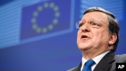 호세 마누엘 바로소 유럽연합 집행위원장이 5일 브뤼셀 유럽연합 본부에서 우크라이나에 대한 150억 달러 규모의 지원 계획을 밝히고 있다.