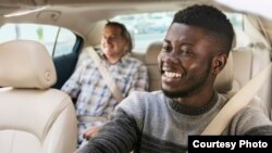 Un passager dans un taxi Uber en Afrique du Sud.